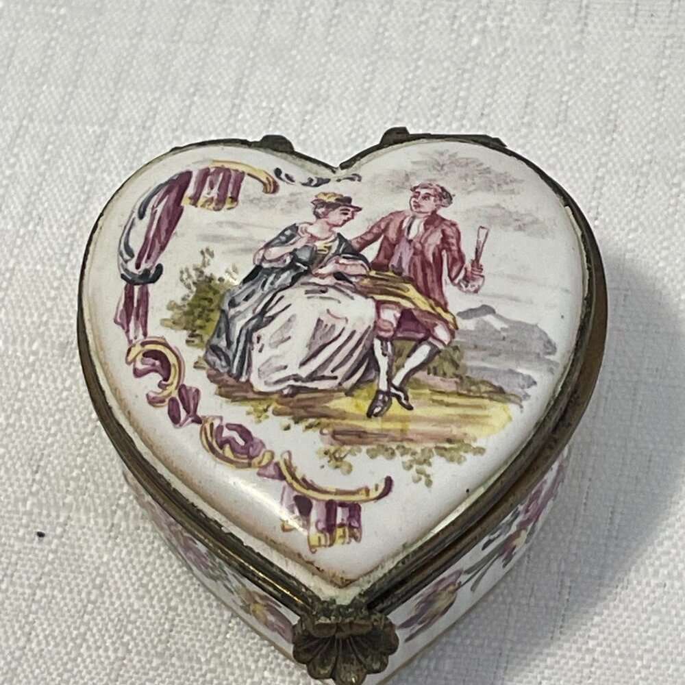 Lille reproduction trinket box